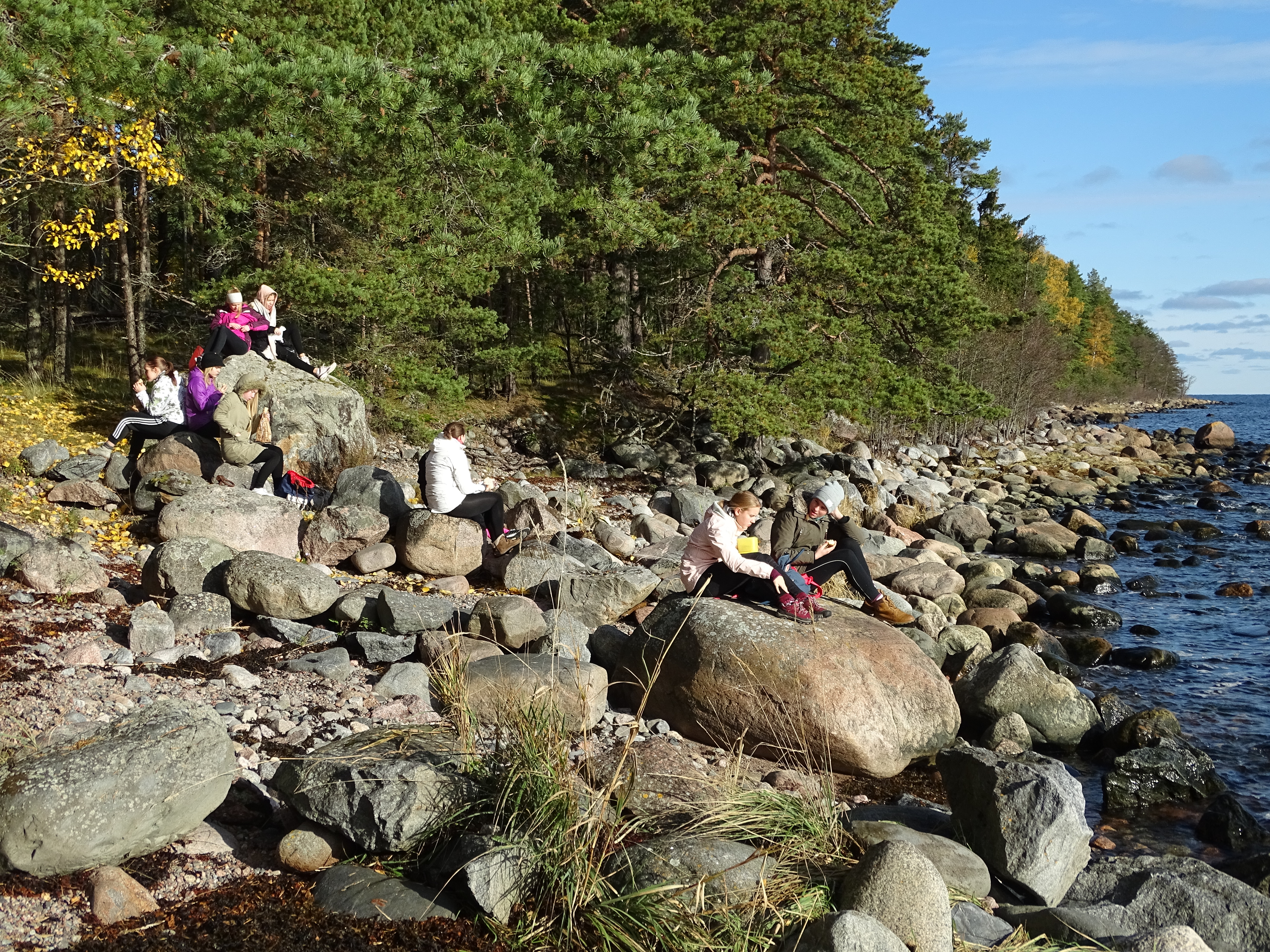 Fotol on kujutatud lapsi Pedassaare poolsaarel.