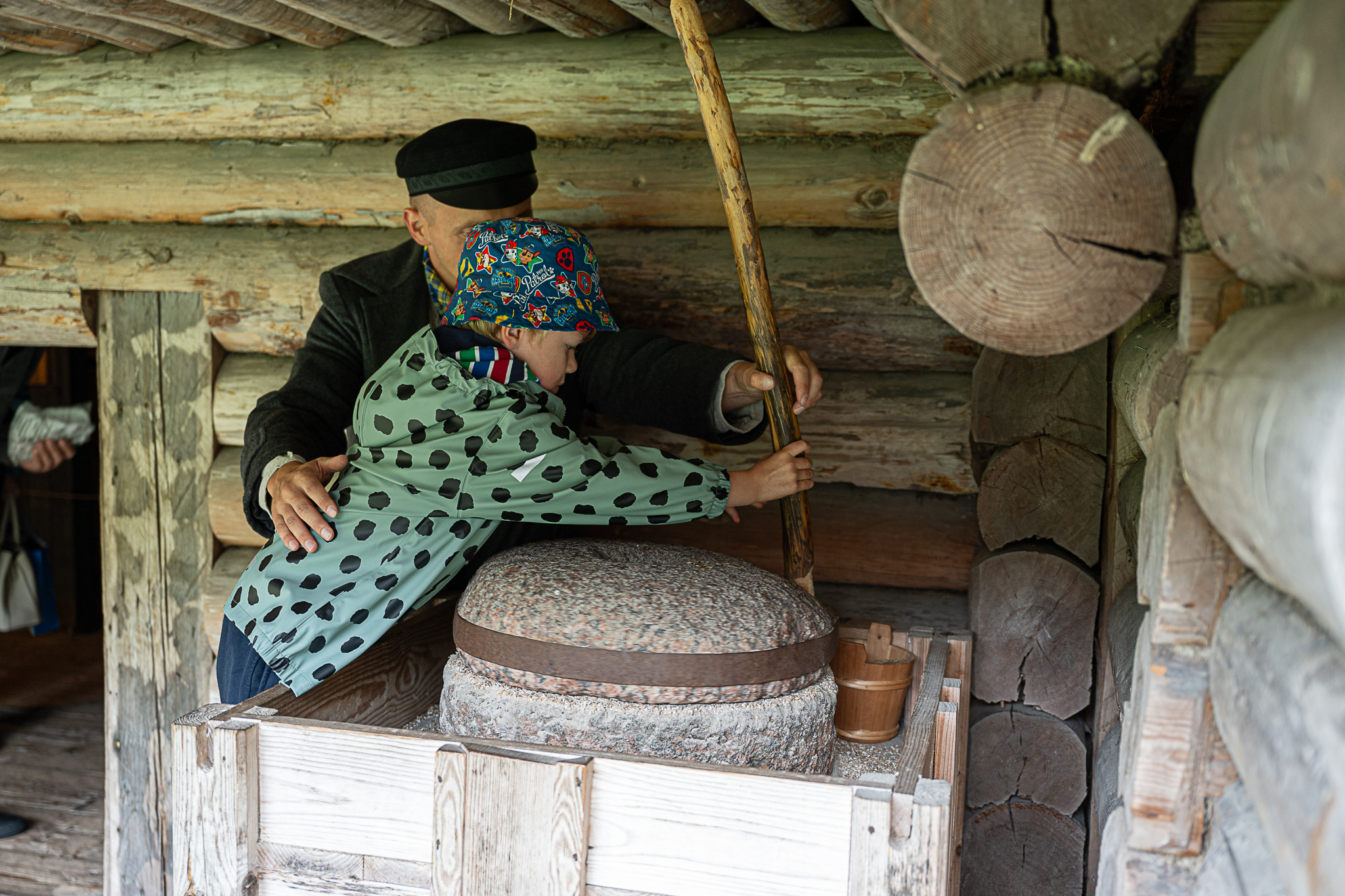 Käsikivil jahvatamine