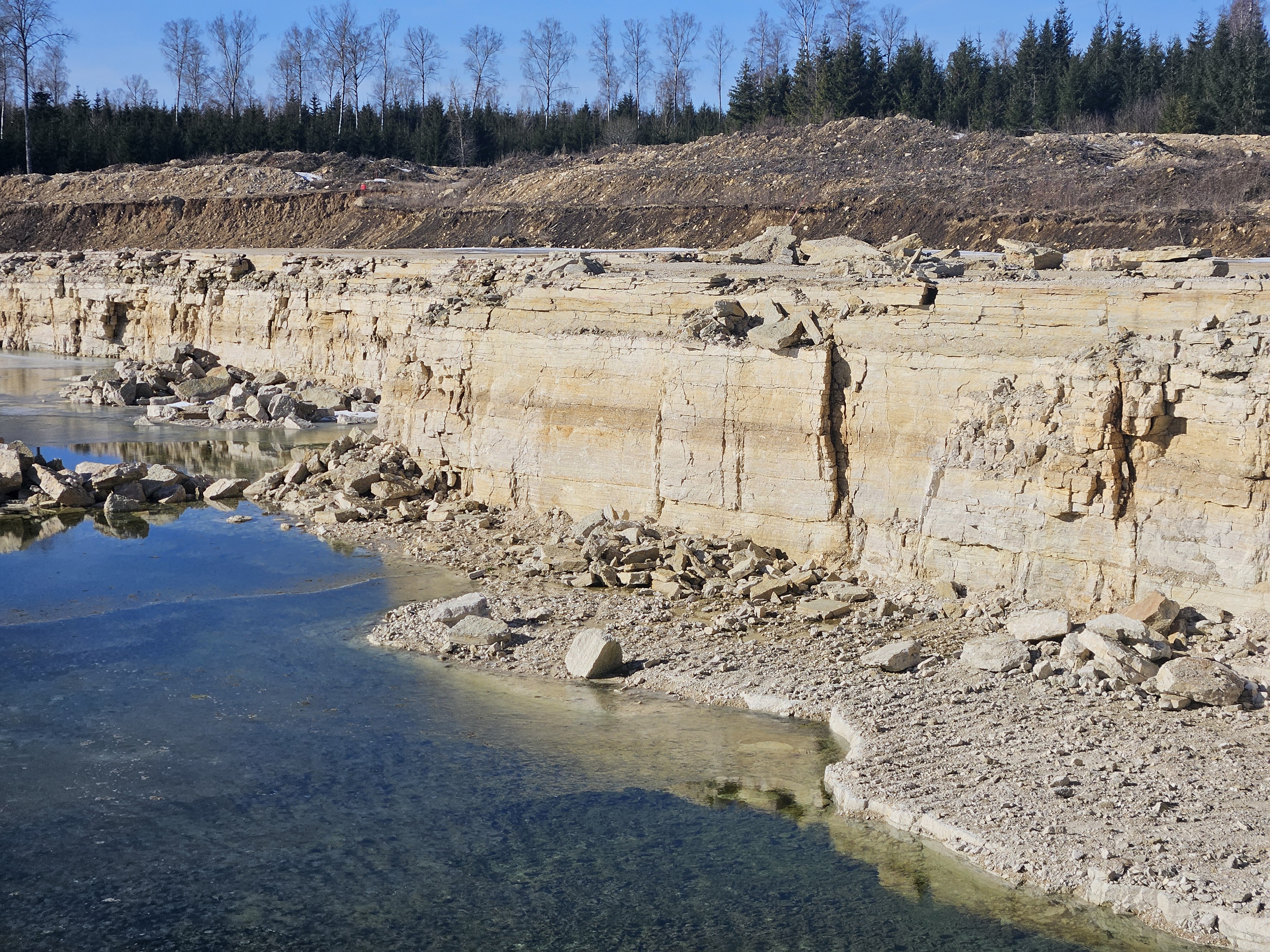 Karinu lubjakarjäär