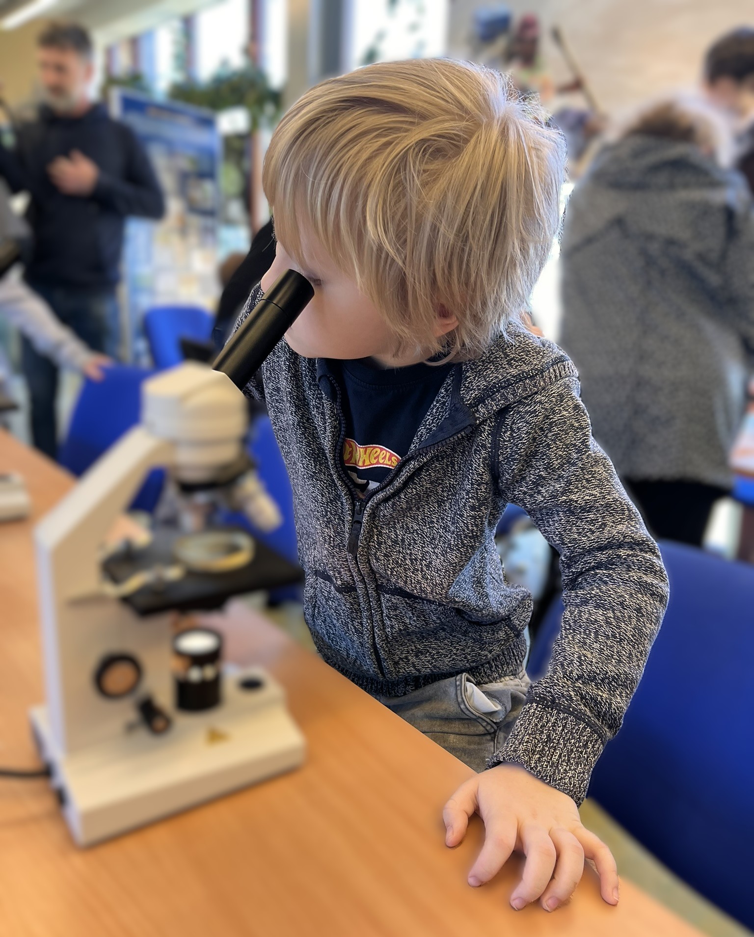 laps uurib planktoniloomi