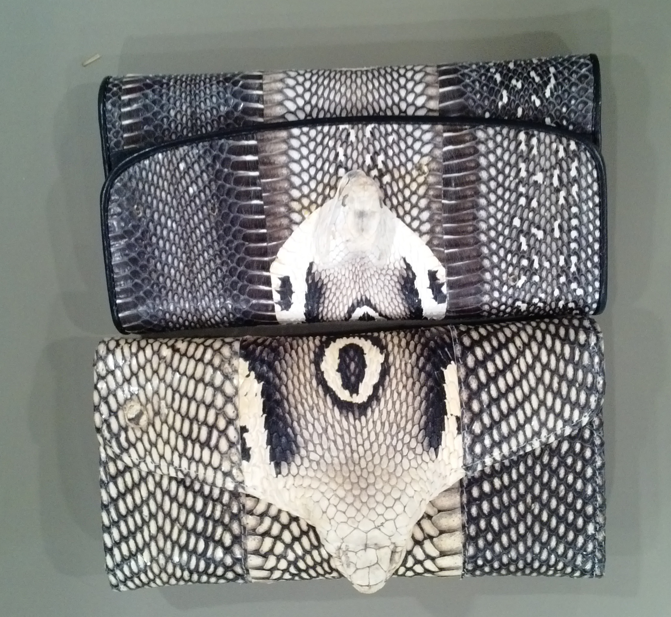 Kuningkobra nahast rahakotid